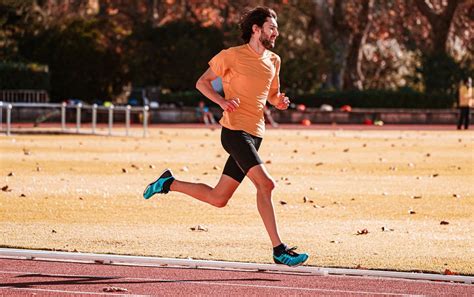 What is Vertical Oscillation Running and How Does It Impact Your Running Efficiency? Let's Dive Into the Intricacies of This Often-Overlooked Aspect of Running Mechanics